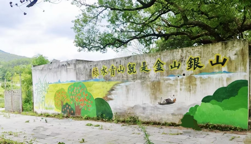 赣州师范高等专科学校：从小画室到大课堂 师生绘就乡村振兴“艺术墙”